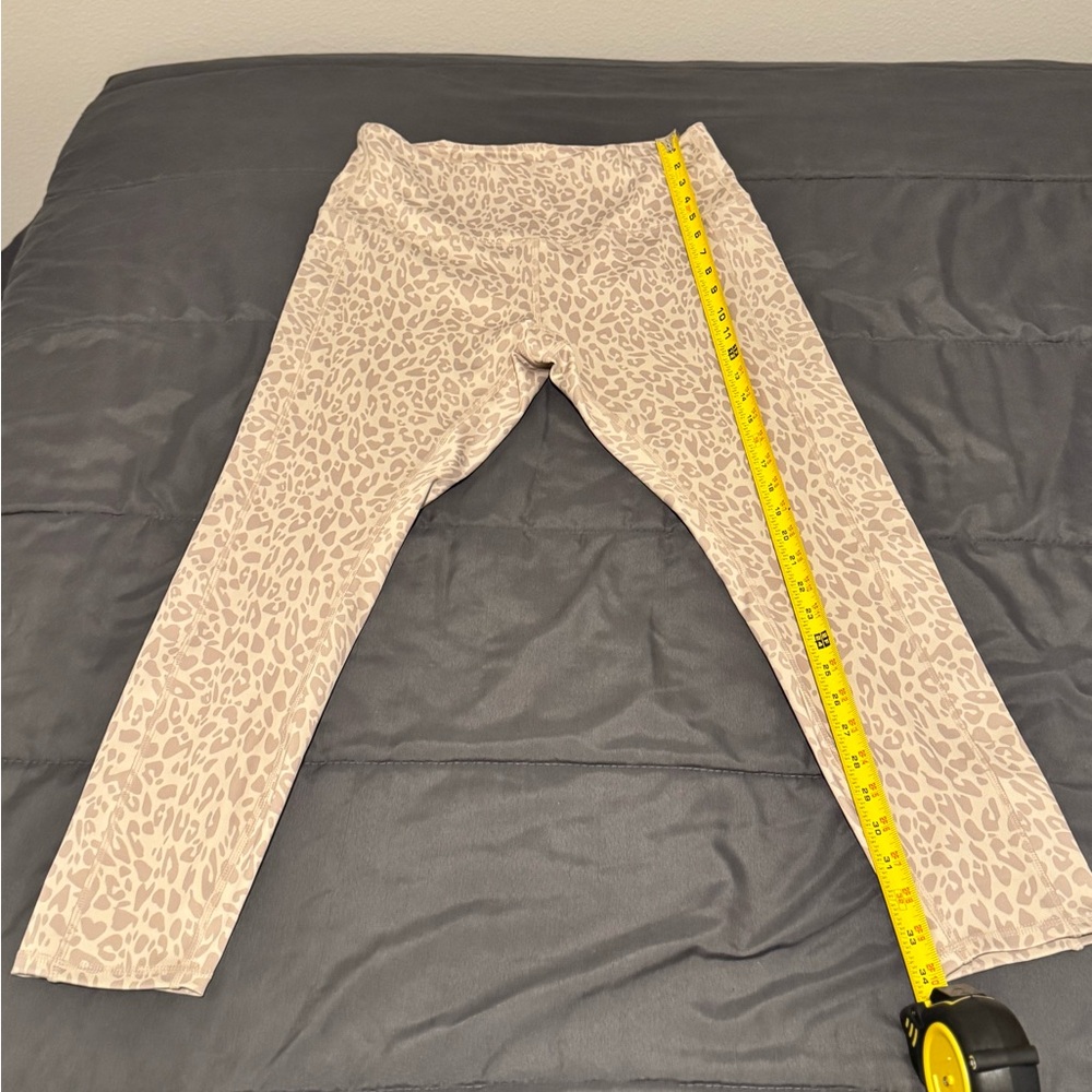 XL LEOPARD PRINT LEG END ATHLETIC PANTS!